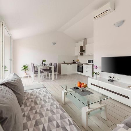 Apartments Era Izola Bagian luar foto